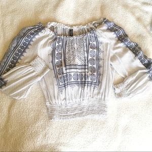Divided H&M Off the Shoulder Crop